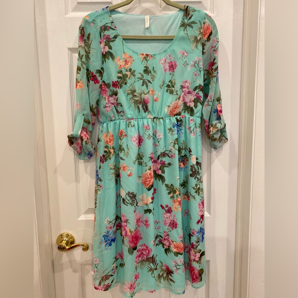 LIKE NEW Pinkblush Maternity floral chiffon midi dress size SMALL